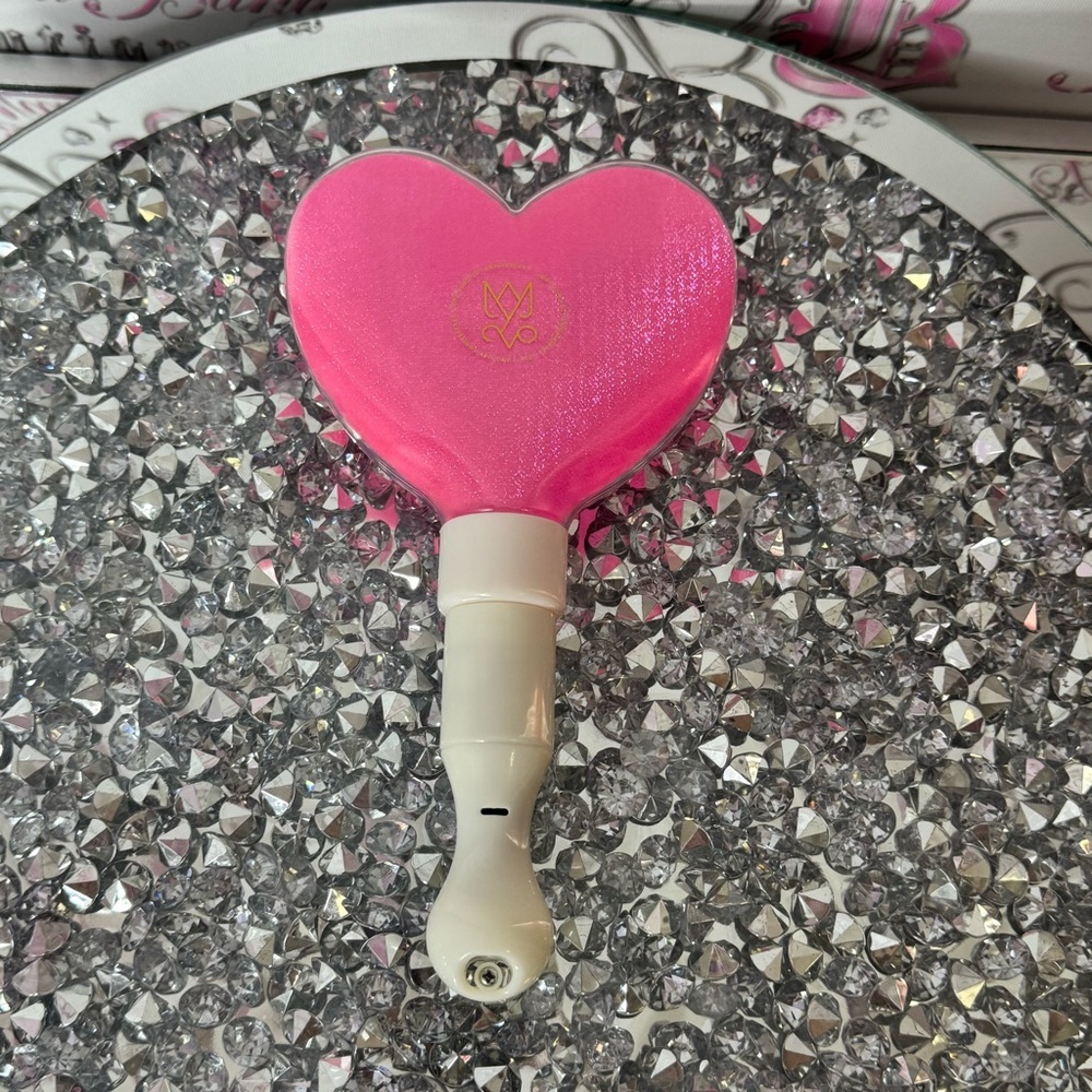 Pink Heart light stick light up pink heart concert event wand
Joey yung K-pop